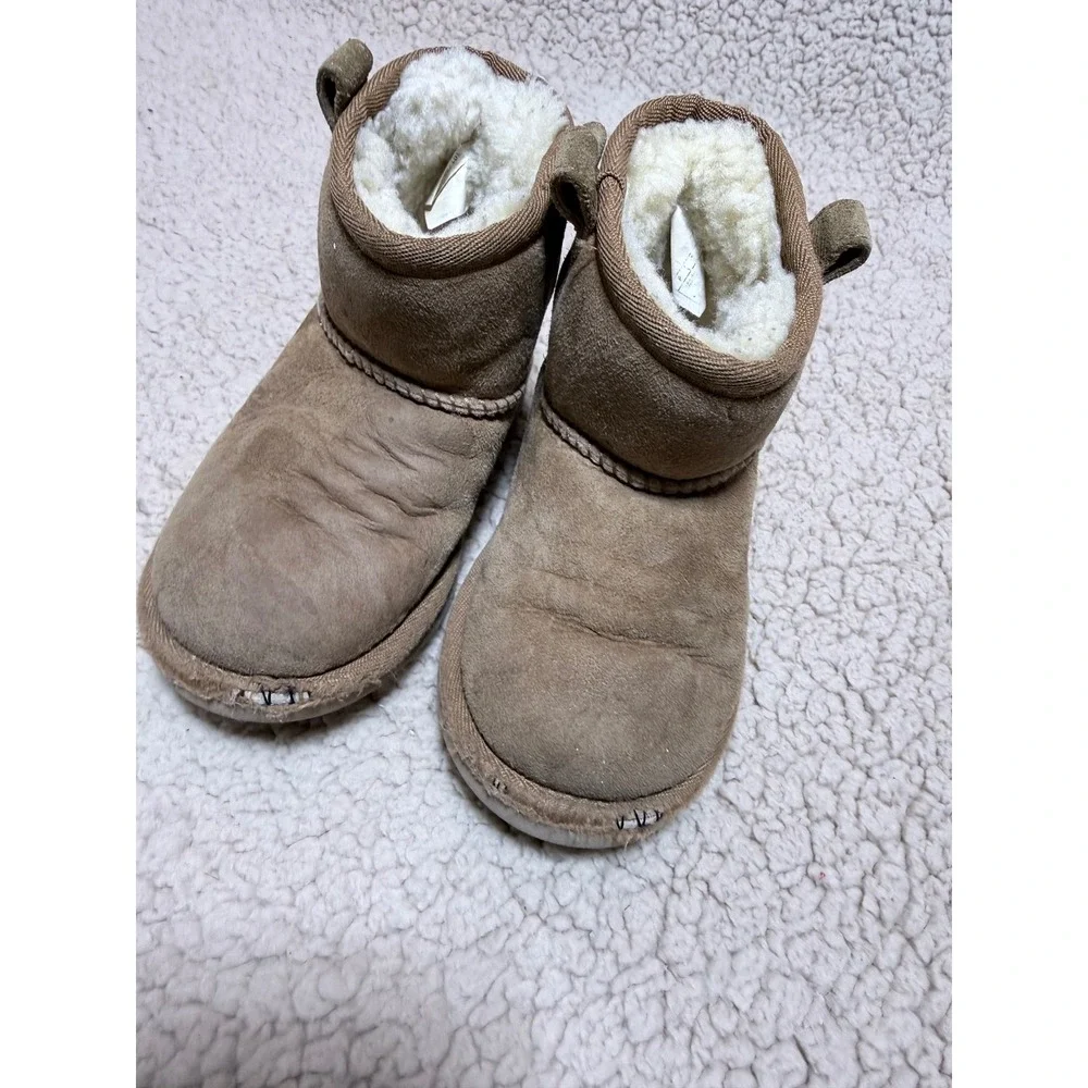 UGG classic mini